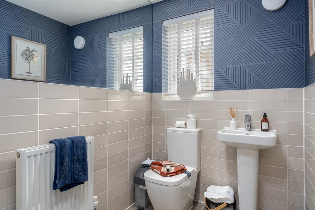 Internal view of the Skylark family bathroom. 4...
