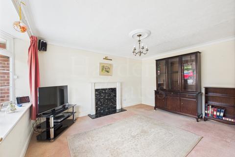 3 bedroom detached house for sale, Parkfield Close, Hartlebury, DY11 7TW