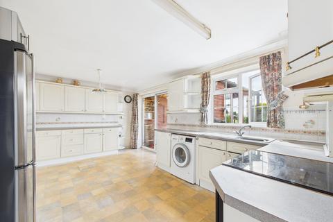 3 bedroom detached house for sale, Parkfield Close, Hartlebury, DY11 7TW