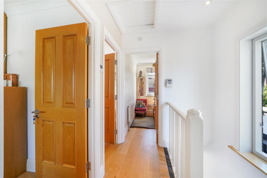 5 Oakwood Crescent - c LNhy Y08d1a J9l QRM1 ZF.jpg
