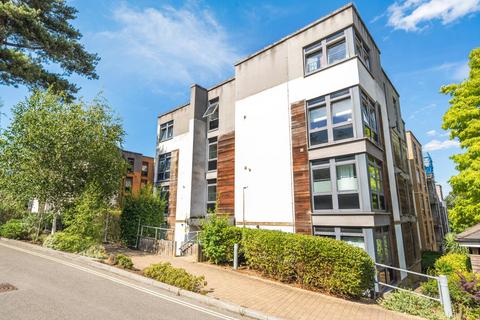 1 bedroom flat for sale, Scott Avenue, Wandsworth, London, SW15