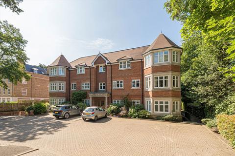 Flat 4, Warbeck House, 46 Queens Road, Weybridge, KT13 0AW