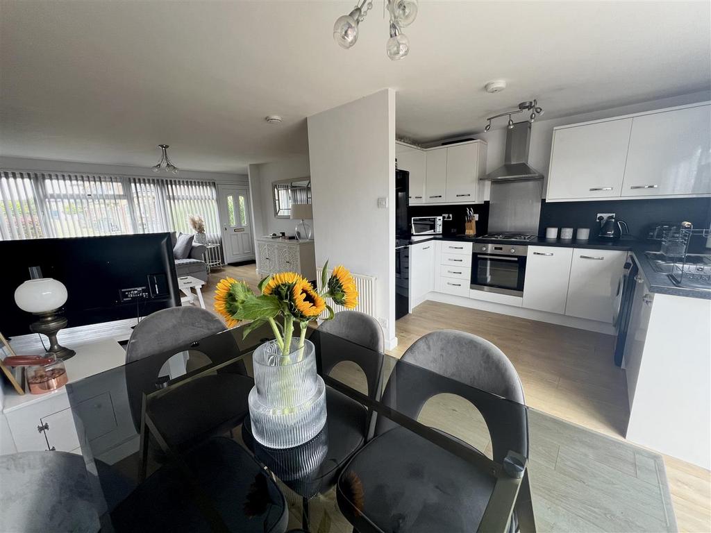 Kitchen/Dining
