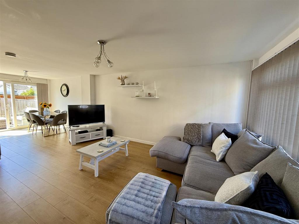 Living Area: