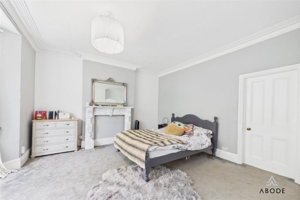 CAM02696 G0-PR0651-STILL028.jpg