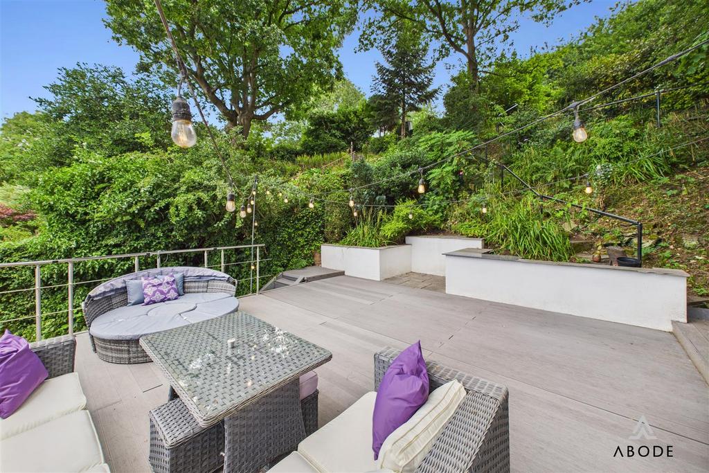 CAM02696 G0-PR0651-STILL045.jpg