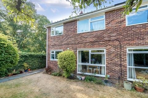 13 Warwick Gardens, Thames Ditton, KT7 0RA