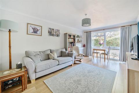 13 Warwick Gardens, Thames Ditton, KT7 0RA