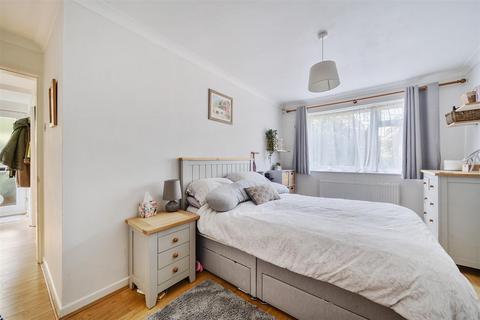 13 Warwick Gardens, Thames Ditton, KT7 0RA