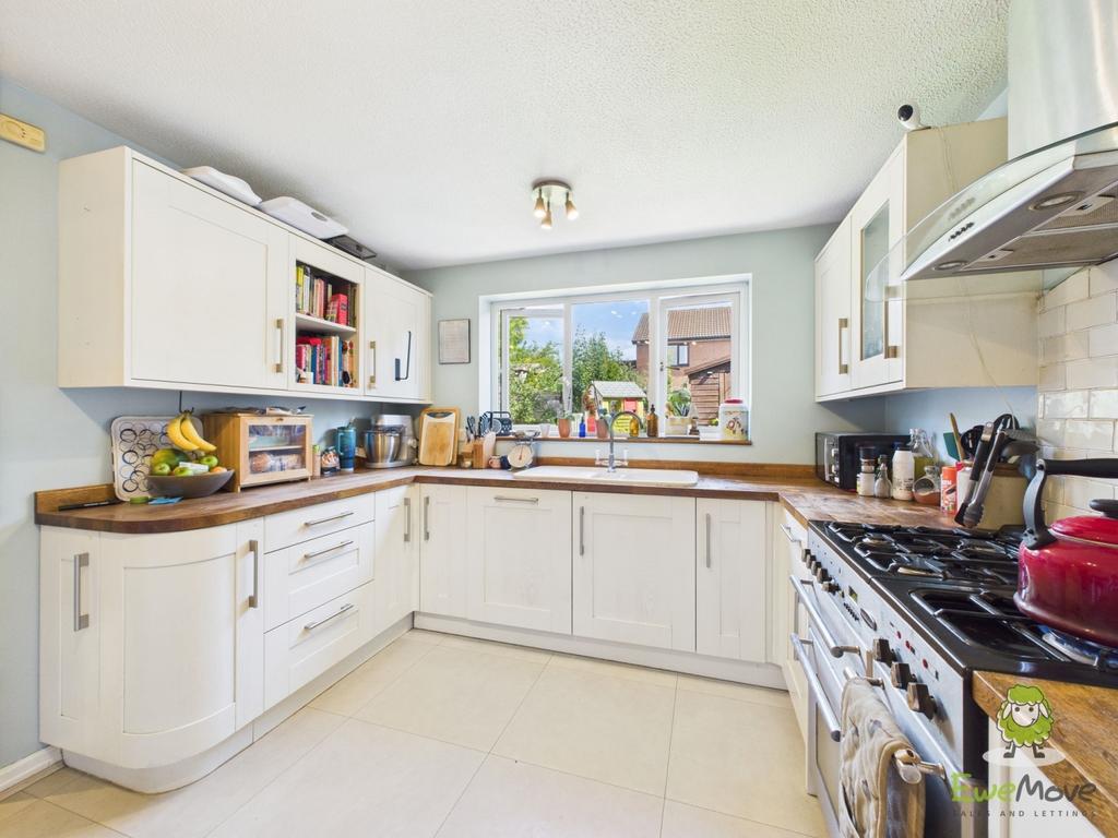 Kitchen - Charlotte Thomasson Ewemove Whitchurch a