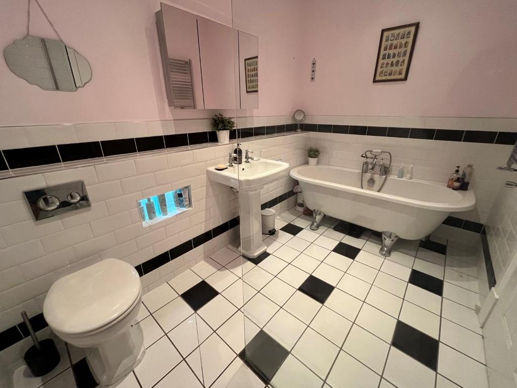 En suite to bedroom one