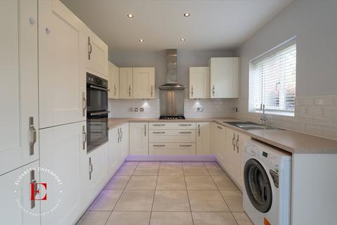 4 bedroom detached house to rent, Massey Close, Coventry, CV4