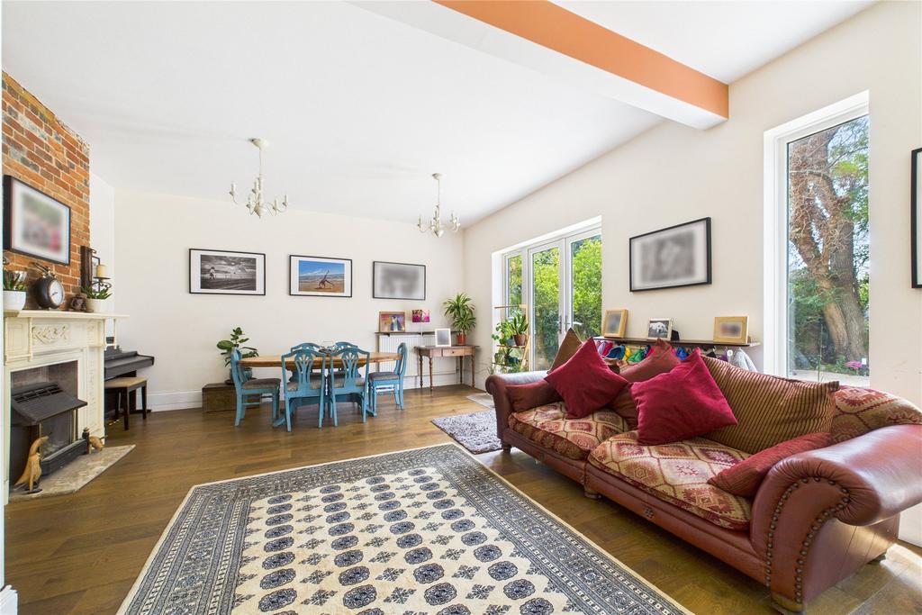 Living/Dining Space
