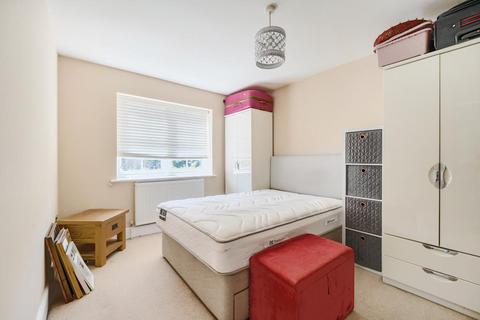 undefined, Shepperton,  Surrey,  TW17
