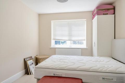 undefined, Shepperton,  Surrey,  TW17