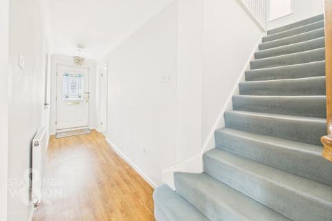 24 Broom Close, Taverham, Norwich, NR8 6FS