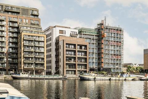 Selsdon Way, London E14