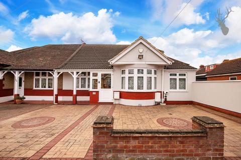 4 bedroom semi-detached bungalow for sale, Oaks Lane, Ilford