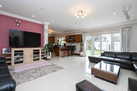 4 bedroom semi-detached bungalow for sale, Oaks Lane, Ilford