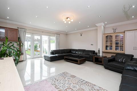 4 bedroom semi-detached bungalow for sale, Oaks Lane, Ilford