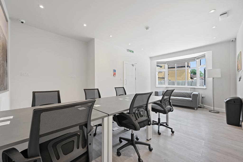 CS - 144 Hagden Lane - Common Room A3 (1).JPG