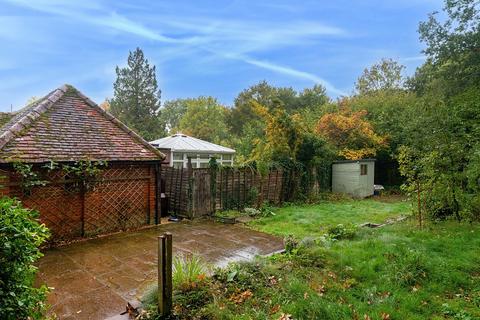 3 bedroom end of terrace house for sale, Petworth Road, Godalming GU8