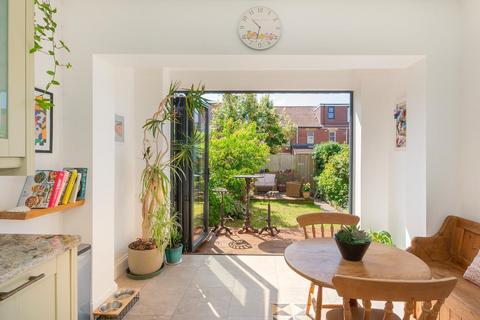 19 Belluton Road, Bristol, BS4 2DN