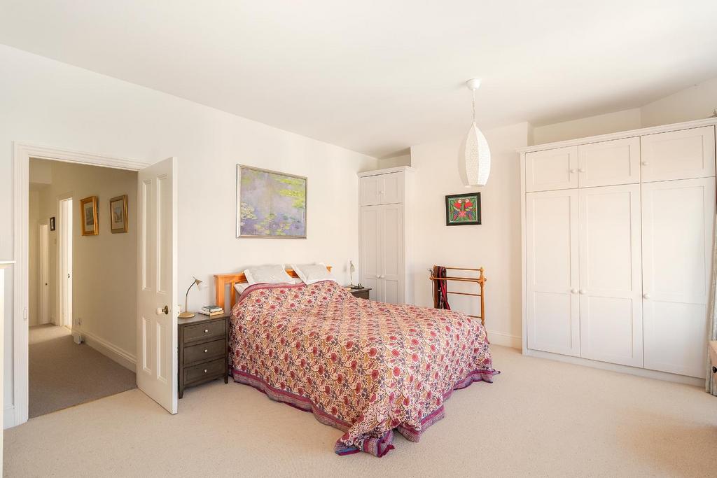 1 B9 RKE - Bedroom B.jpg
