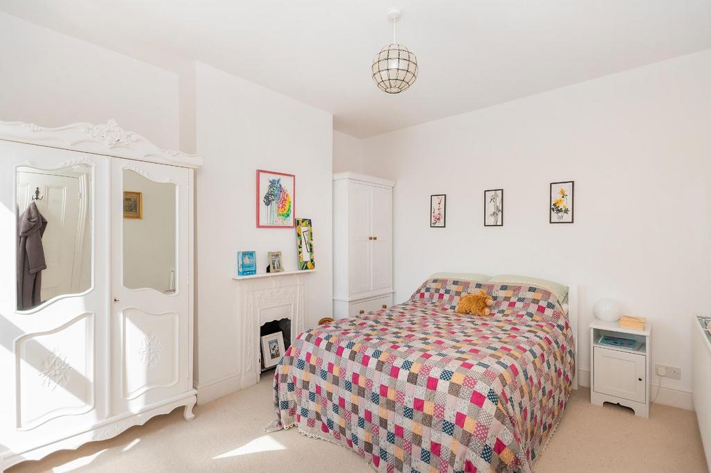 1 B9 RKE - Bedroom E.jpg