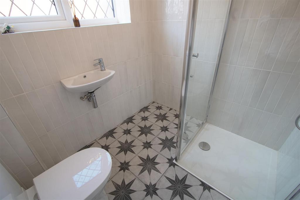 SHOWER ROOM.jpg