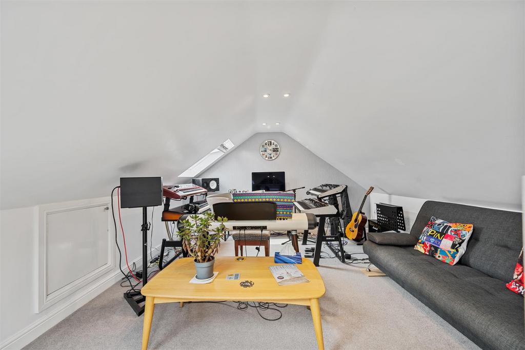 6 Leon Av Web40.jpg