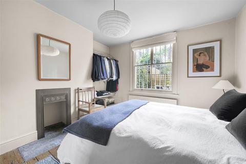 111a Foulden Road, London, N16 7UH