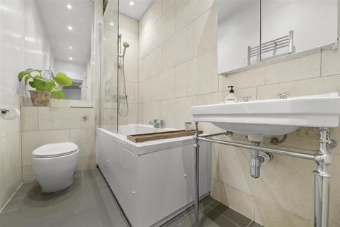 111a Foulden Road, London, N16 7UH