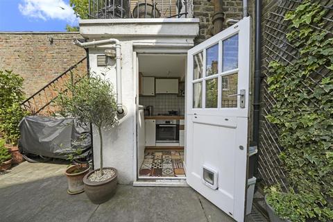 111a Foulden Road, London, N16 7UH