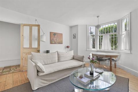 111a Foulden Road, London, N16 7UH