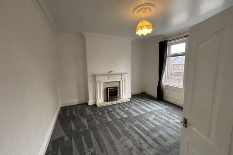 2 bedroom house to rent, Holyoake Gardens, Gateshead NE9