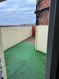 2 bedroom house to rent, Holyoake Gardens, Gateshead NE9