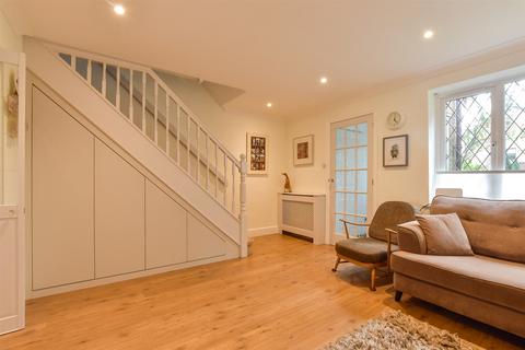 3 bedroom detached house for sale, Pevensey Road, Horsham RH13