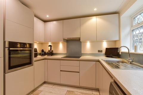 3 bedroom detached house for sale, Pevensey Road, Horsham RH13