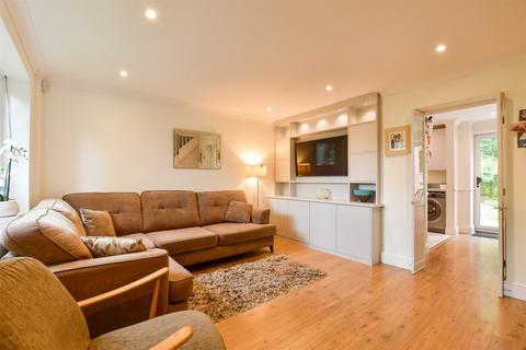 3 bedroom detached house for sale, Pevensey Road, Horsham RH13