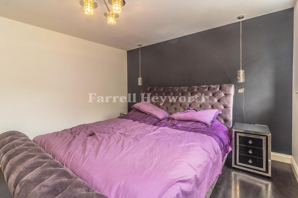 Bedroom 1 image 2