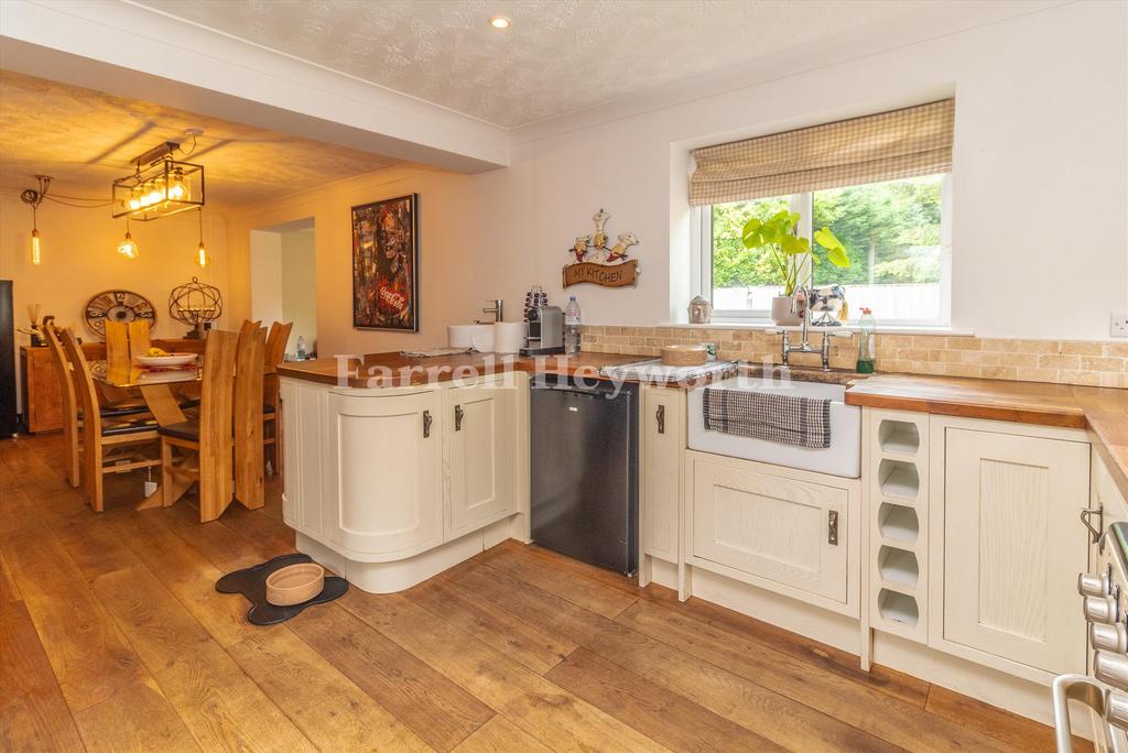 Kitchen image 3