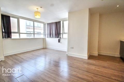 2 bedroom flat to rent, Lower Stone Street, Maidstone