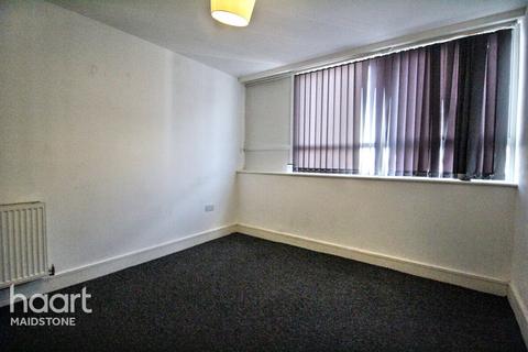2 bedroom flat to rent, Lower Stone Street, Maidstone