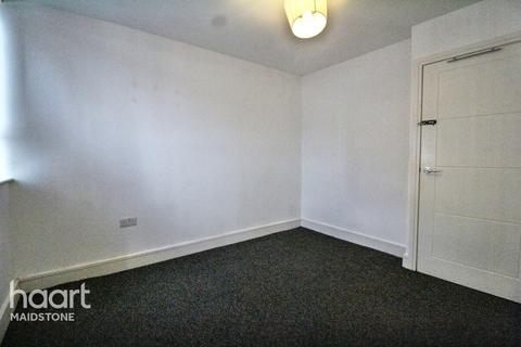 2 bedroom flat to rent, Lower Stone Street, Maidstone