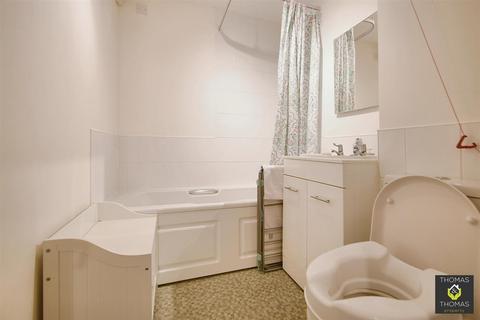 2 bedroom apartment to rent, Offer 55's Sovereign Court, Henry Street
