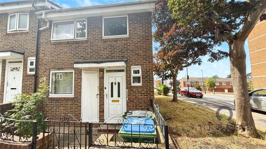 Raglan Road, London SE18 3 bed end of terrace house - £2,200 pcm (£508 pw)