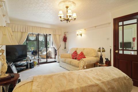 2 bedroom bungalow for sale, Church Fields Road, Rossington, DN11