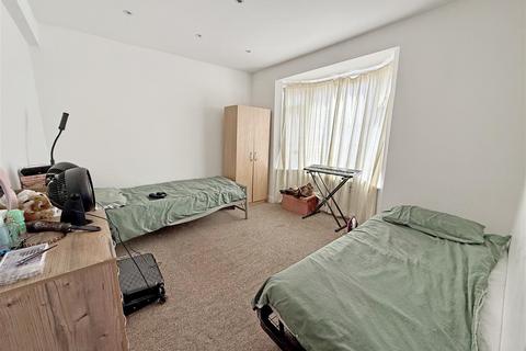 30 Colwyn Crescent, Hounslow, TW3 4AW