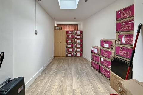 30 Colwyn Crescent, Hounslow, TW3 4AW